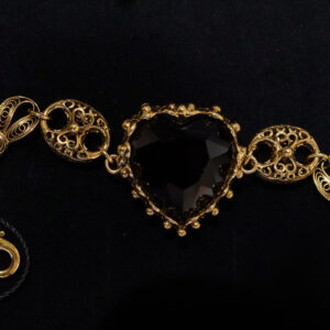 Bracciale oro con cuore nero