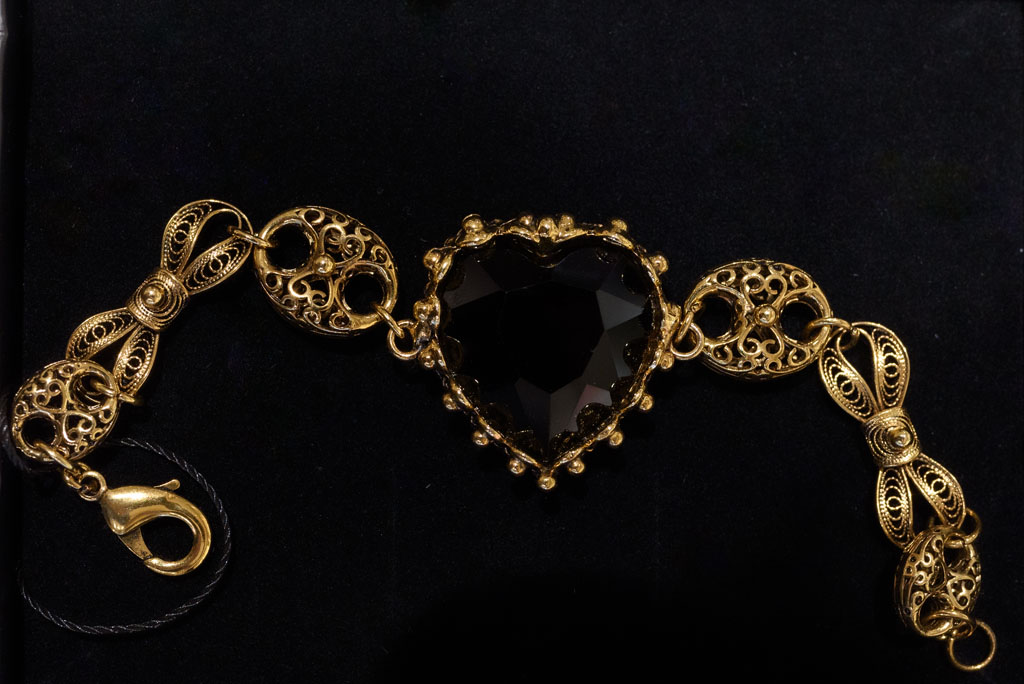 bracciale-oro-con-cuore-nero Bracciale oro con cuore nero